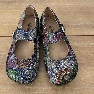 Alegria Paloma Bullseye Rainbow Swirl Mary Jane Clogs 38